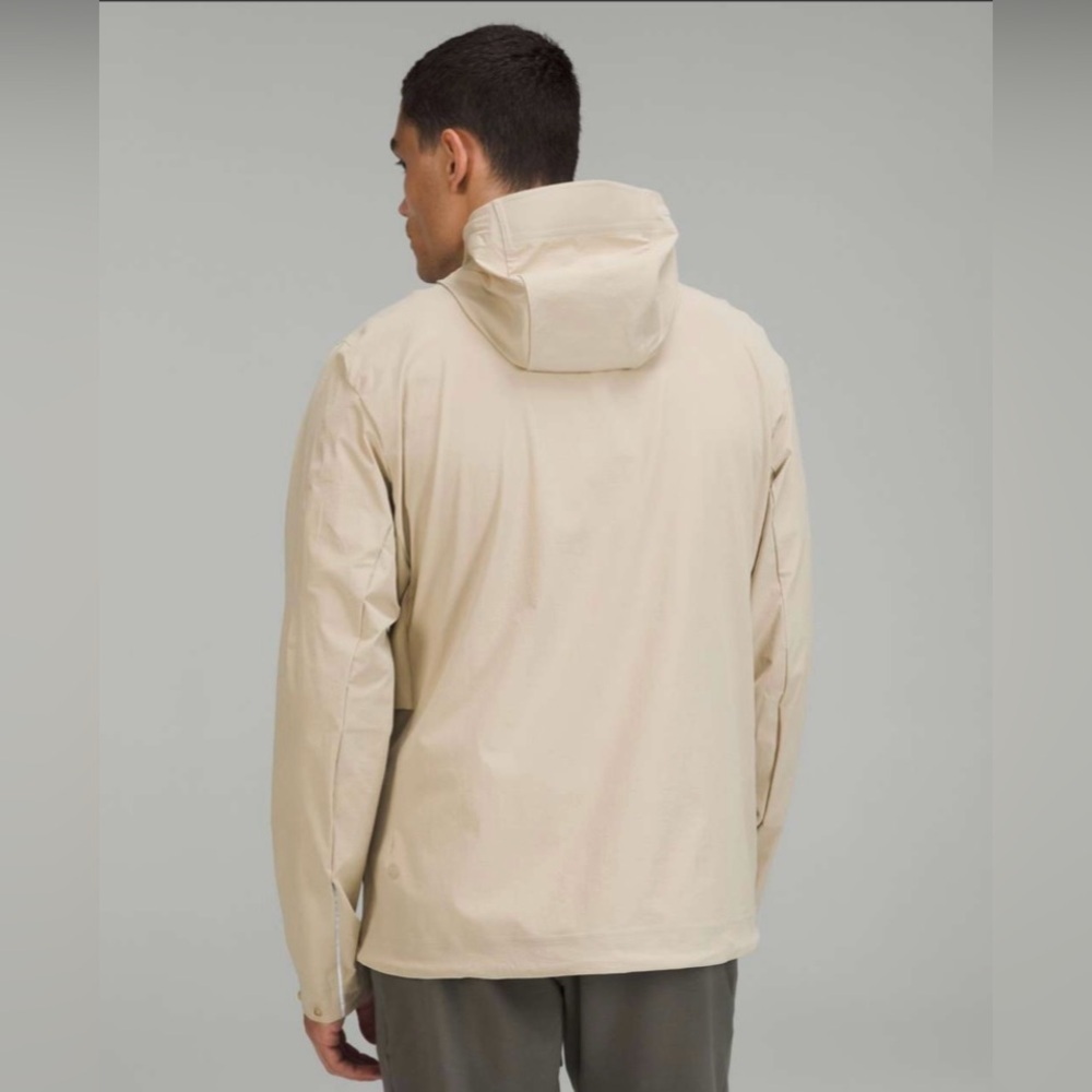 Lululemon Men's Stretch Cargo Jacket - Picture 9 of 10